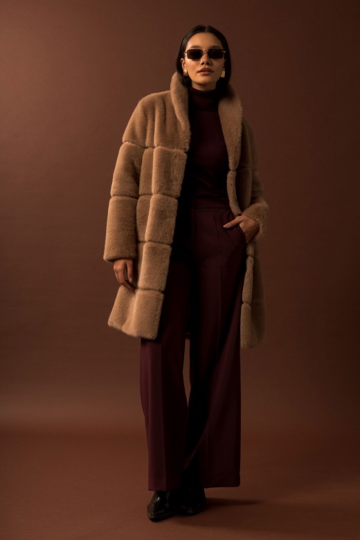 Abrigo largo de pelo sintético con efecto acanalado ancho Abrigo largo de pelo sintético con efecto acanalado ancho