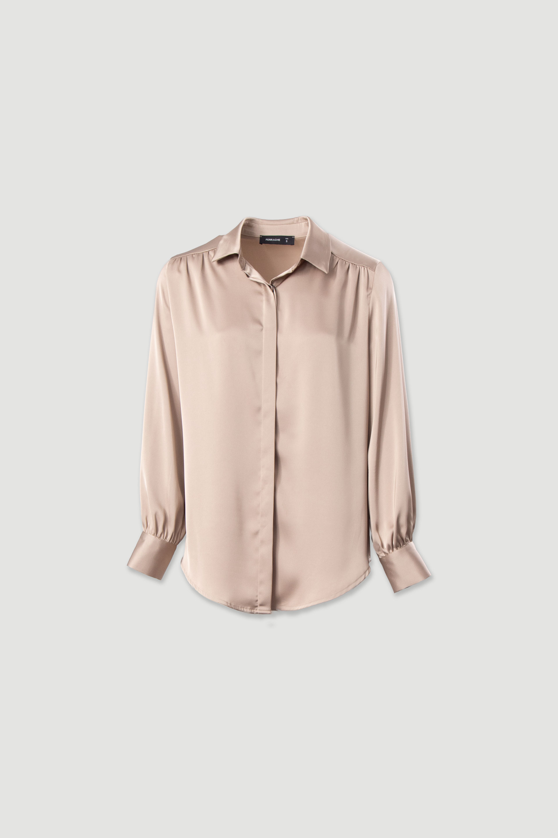 Camisa acetinada de manga comprida