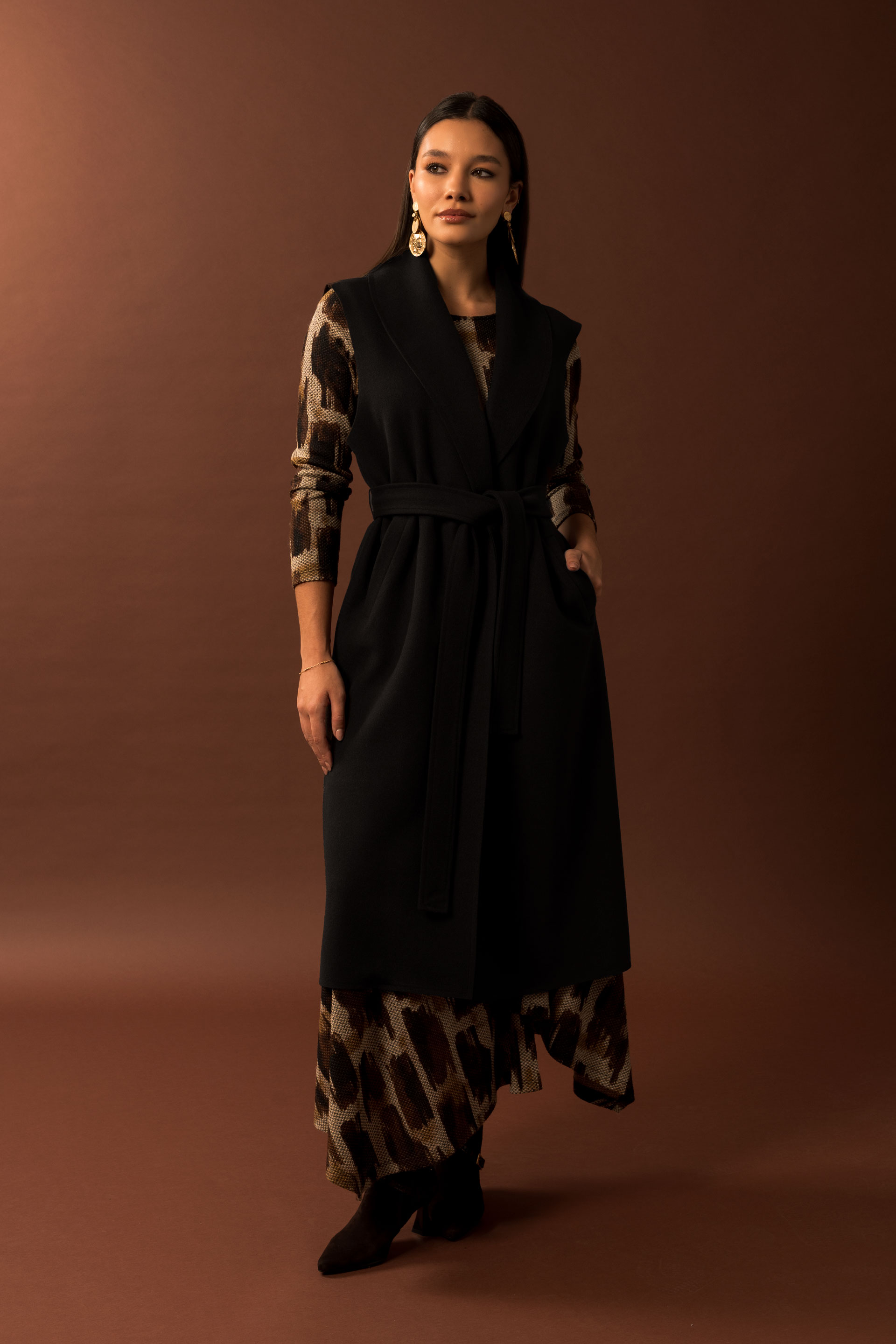 Chaleco largo con cinturón