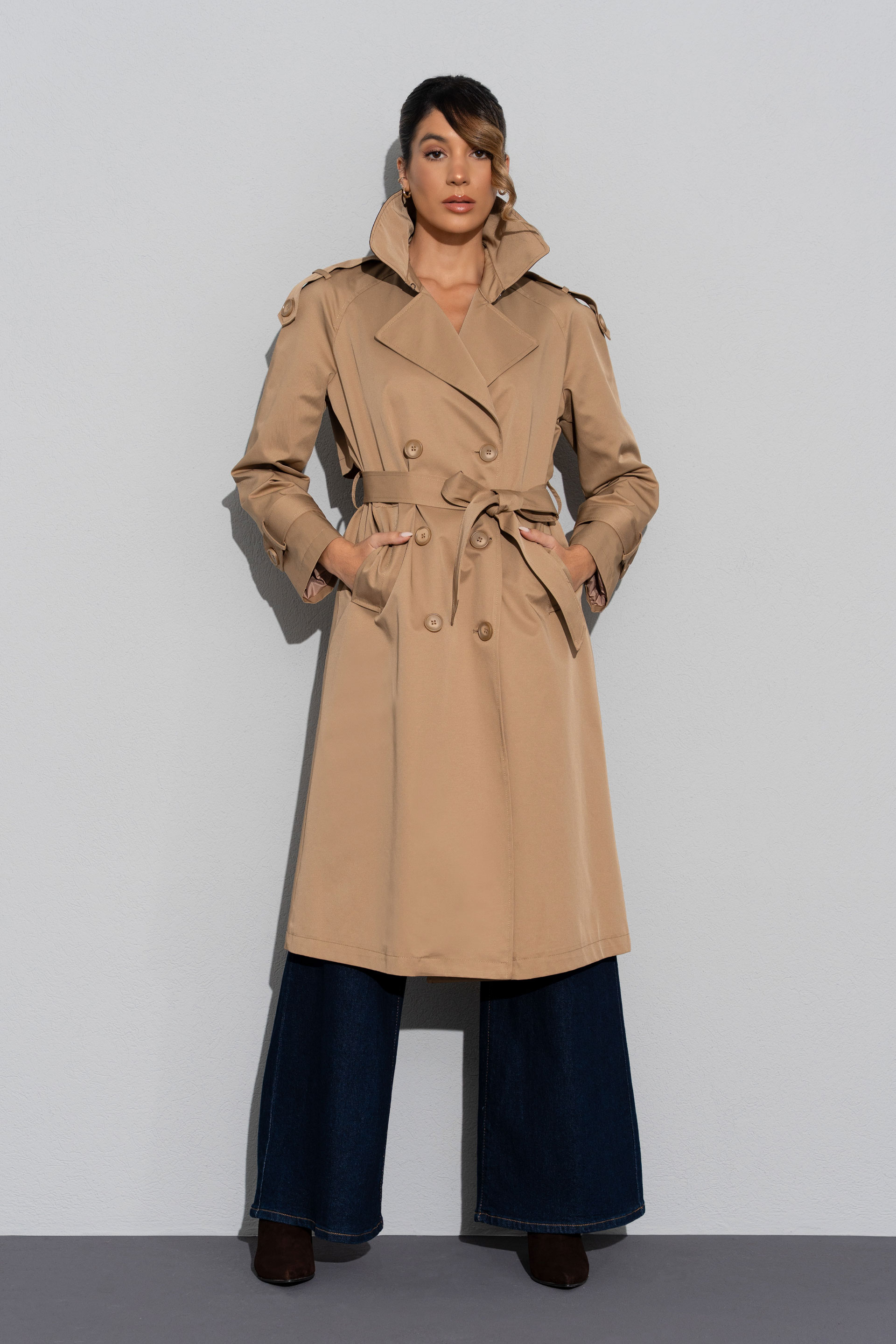 Gabardina larga clásica con cinturón