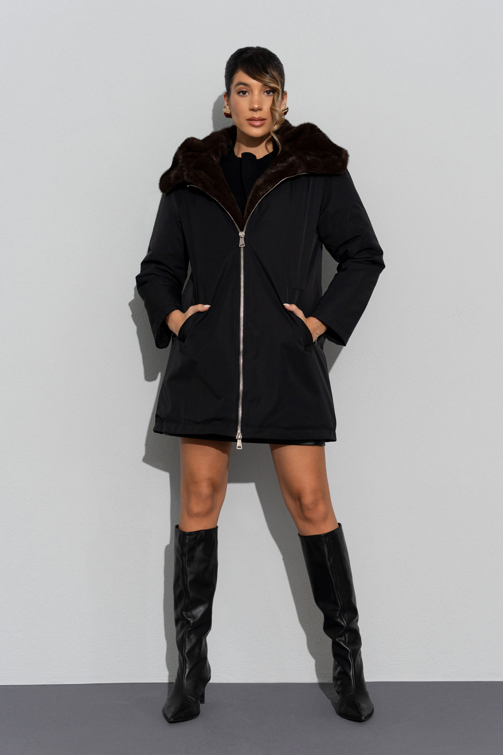 Parka com gola em pêlo e interior forrado