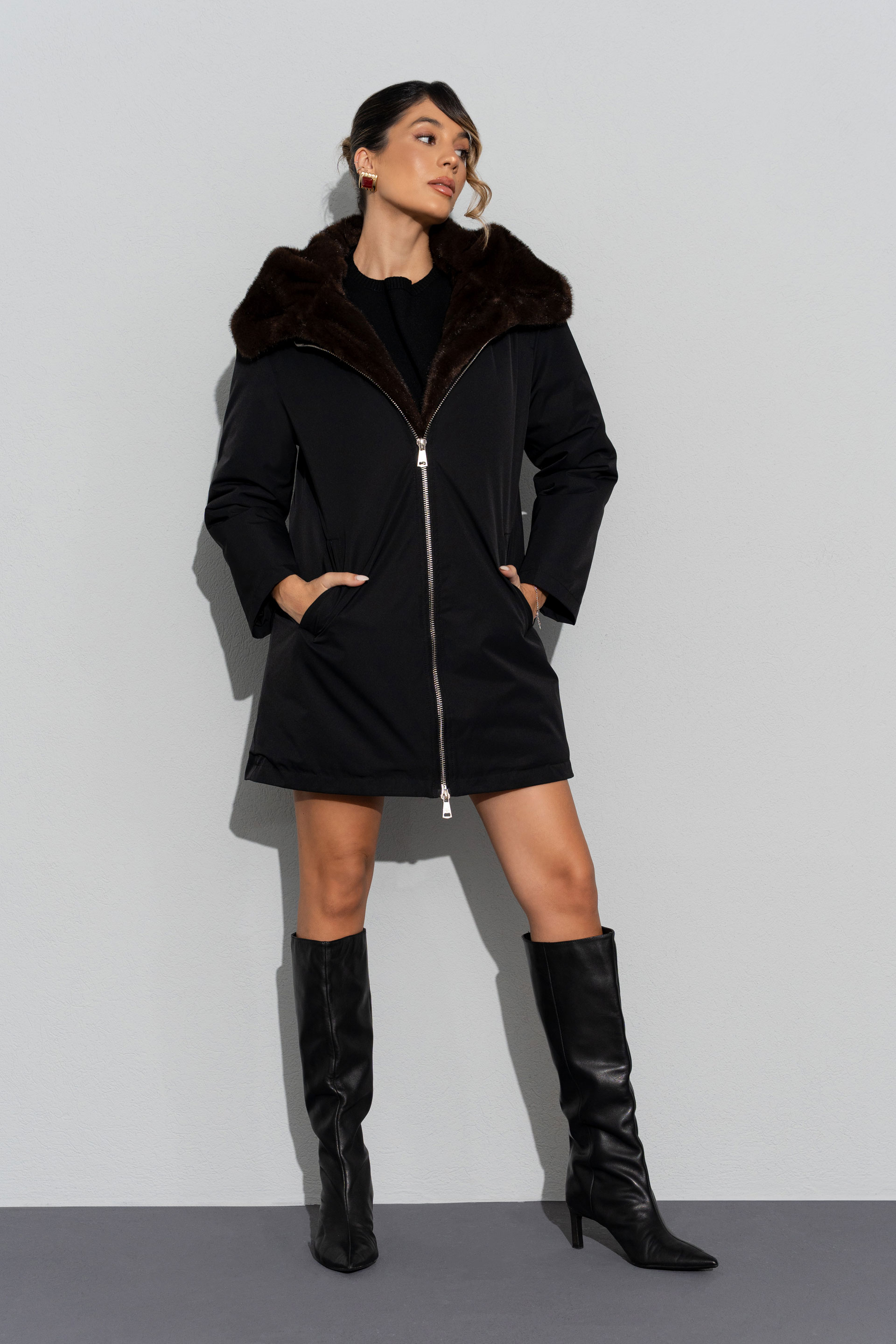 Parka com gola em pêlo e interior forrado