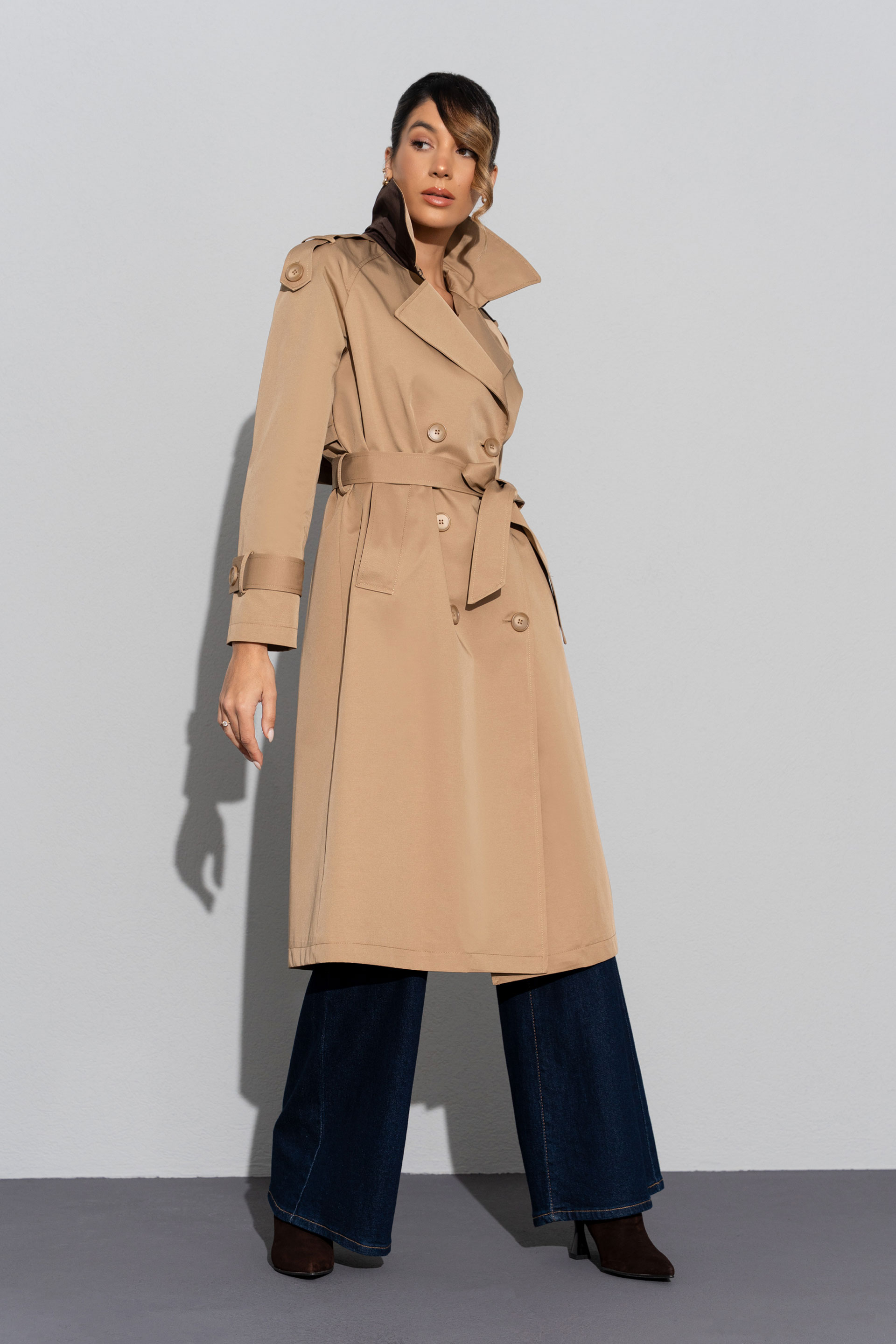 Gabardina larga clásica con cinturón