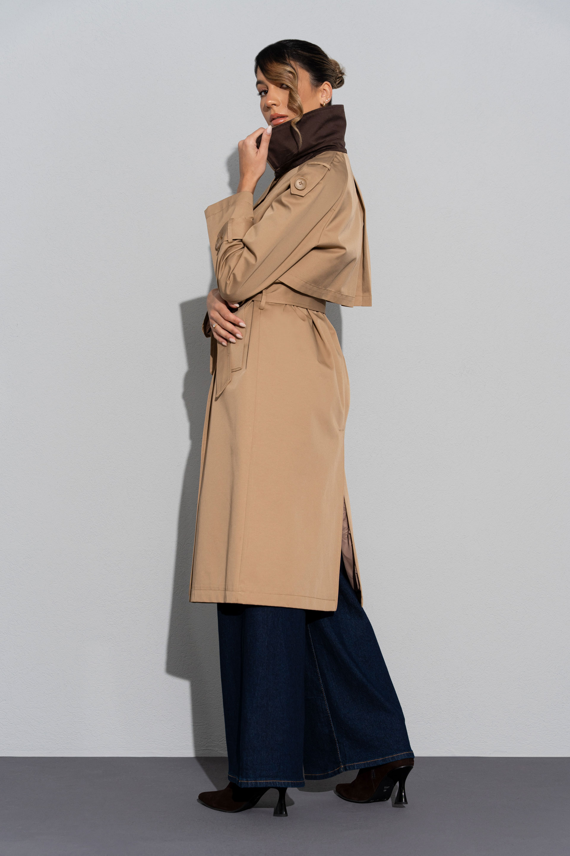 Gabardina larga clásica con cinturón