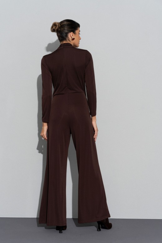 Macacão cruzado com detalhe dourado Macacão cruzado com detalhe dourado