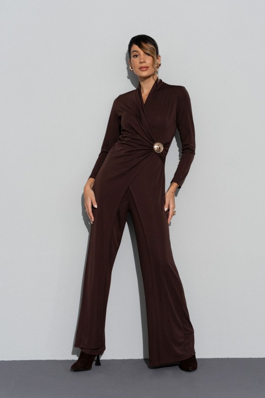 Macacão cruzado com detalhe dourado Macacão cruzado com detalhe dourado