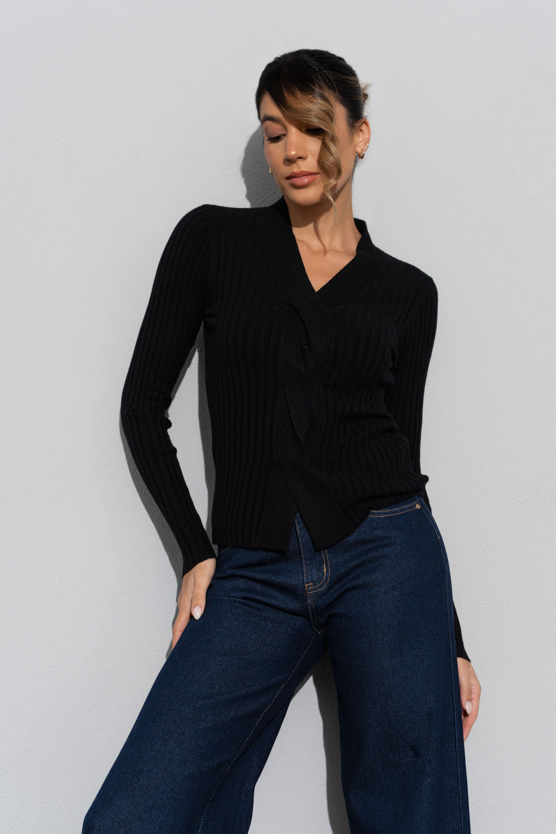 Jersey de punto canalé con escote en v