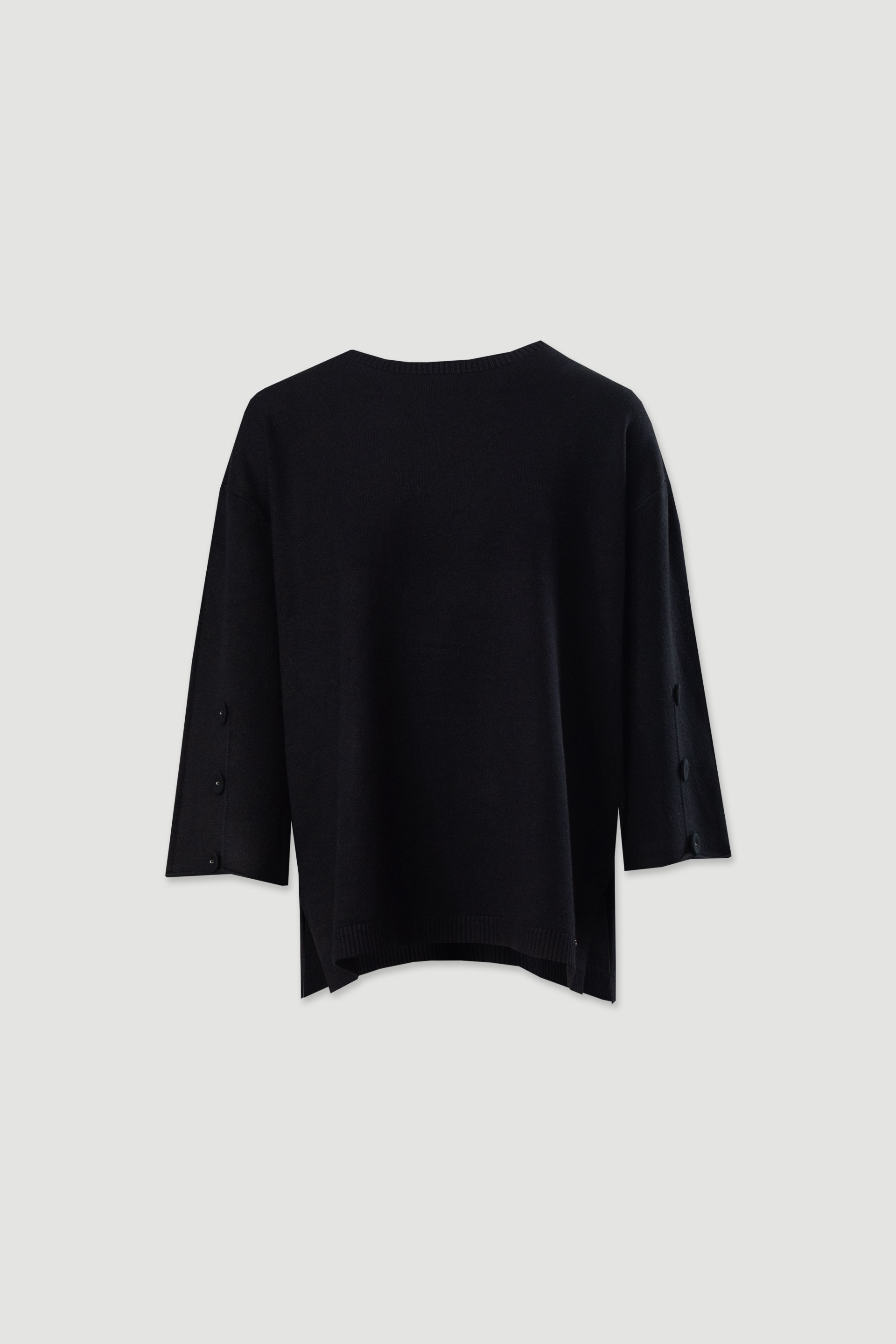 Camisola de malha fluída com botões nas mangas