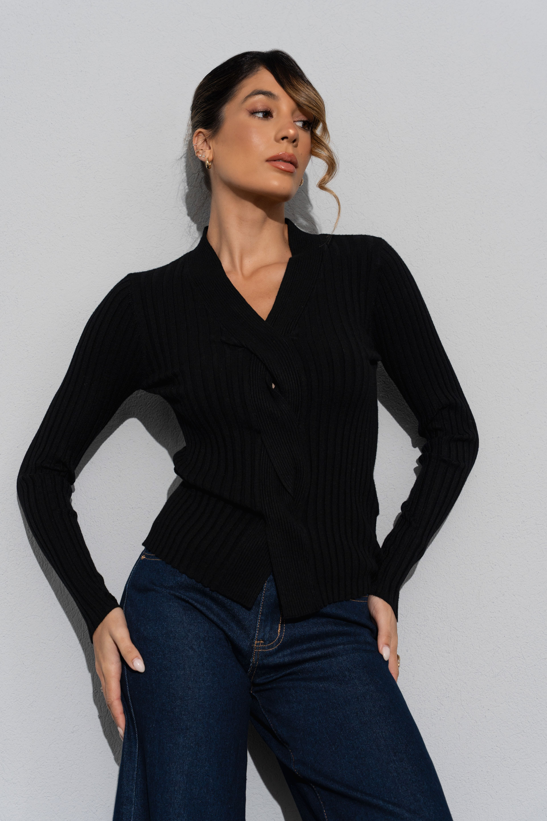 Jersey de punto canalé con escote en v