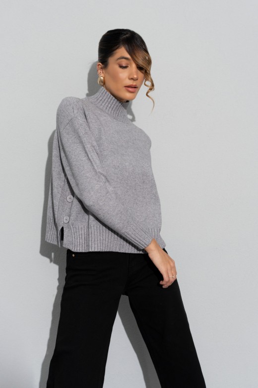 Jersey de punto con cuello alto y botones laterales Jersey de punto con cuello alto y botones laterales