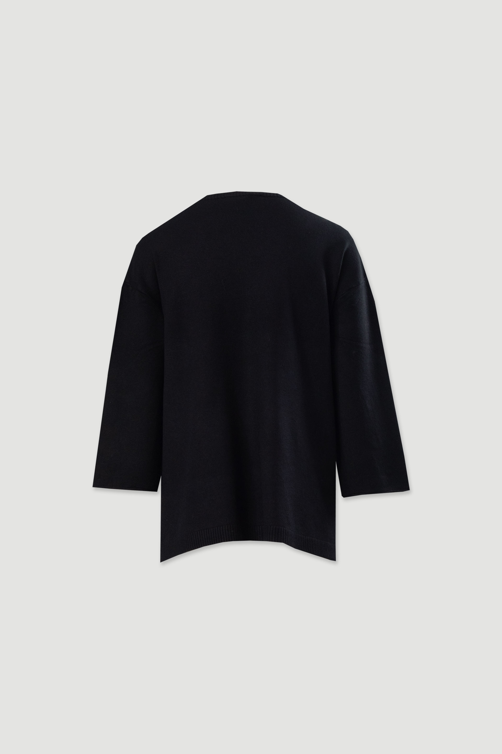 Camisola de malha fluída com botões nas mangas