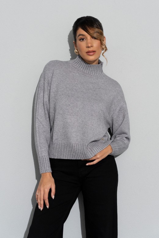 Jersey de punto con cuello alto y botones laterales Jersey de punto con cuello alto y botones laterales