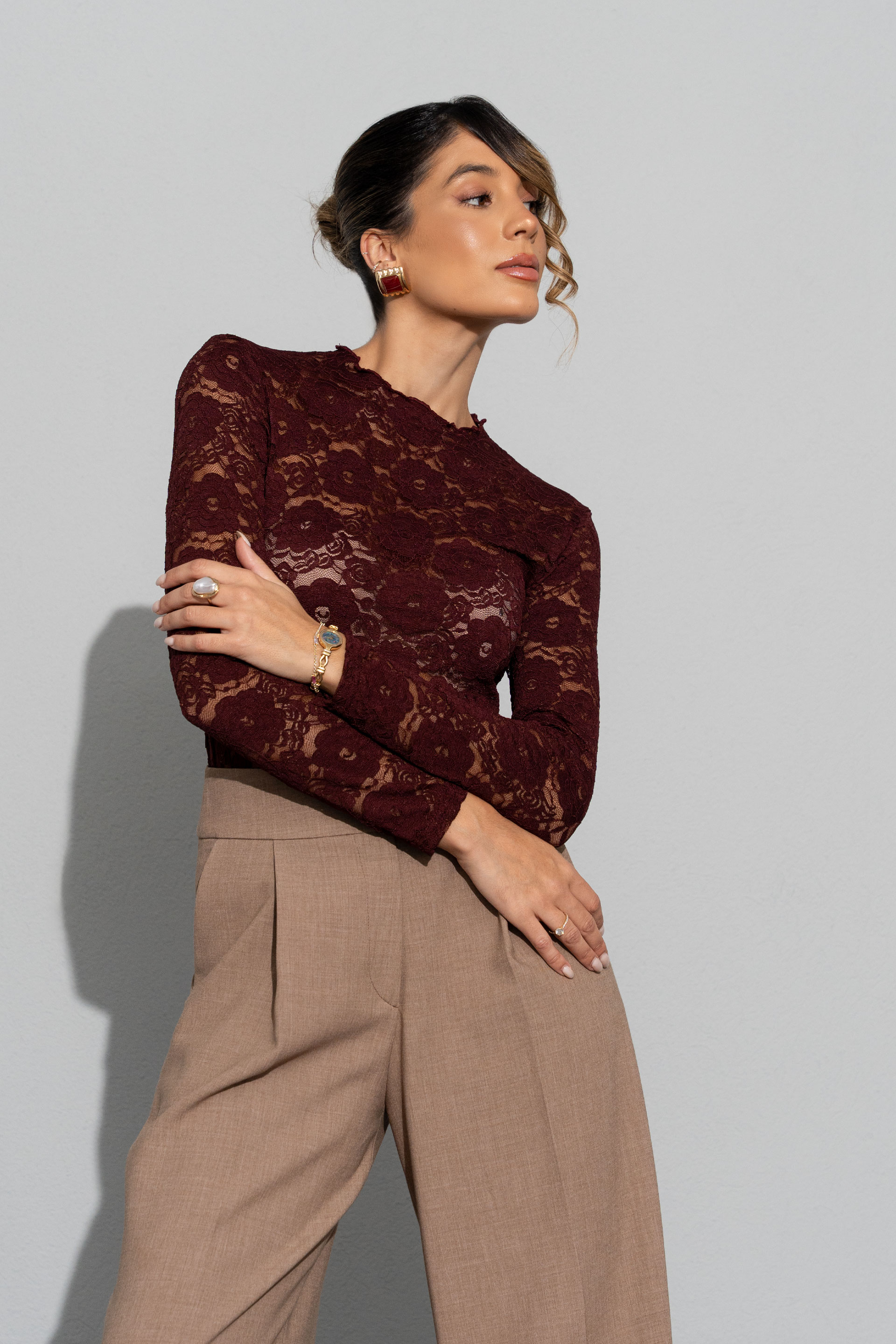 Camiseta de encaje de manga larga