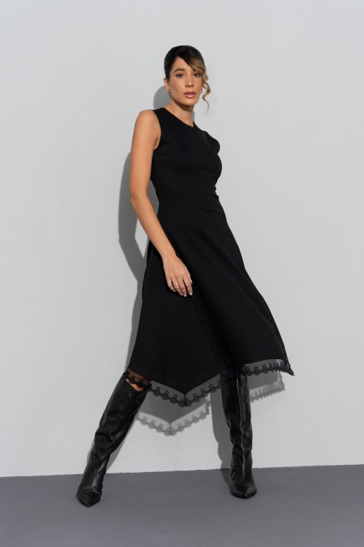 Vestido midi con detalle de encaje Vestido midi con detalle de encaje