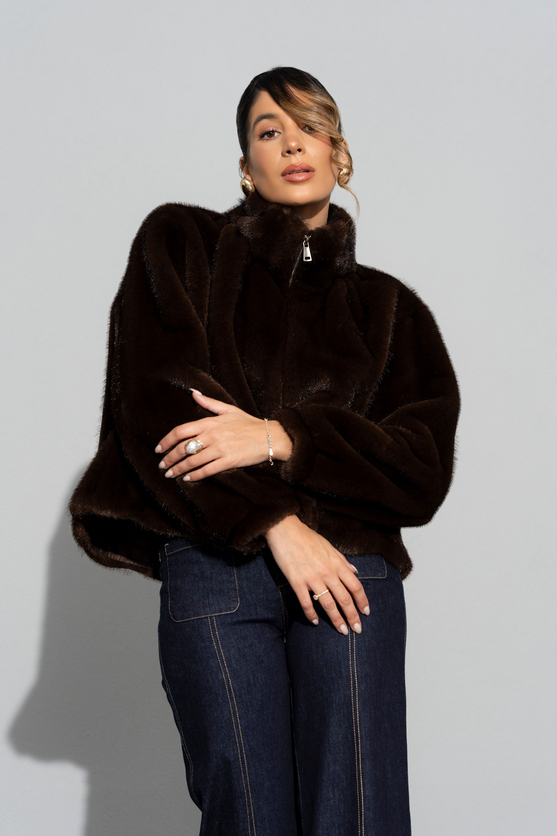 Chaqueta corta de pelo sintético