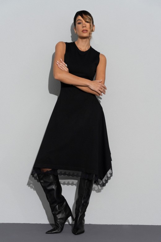 Vestido midi con detalle de encaje Vestido midi con detalle de encaje