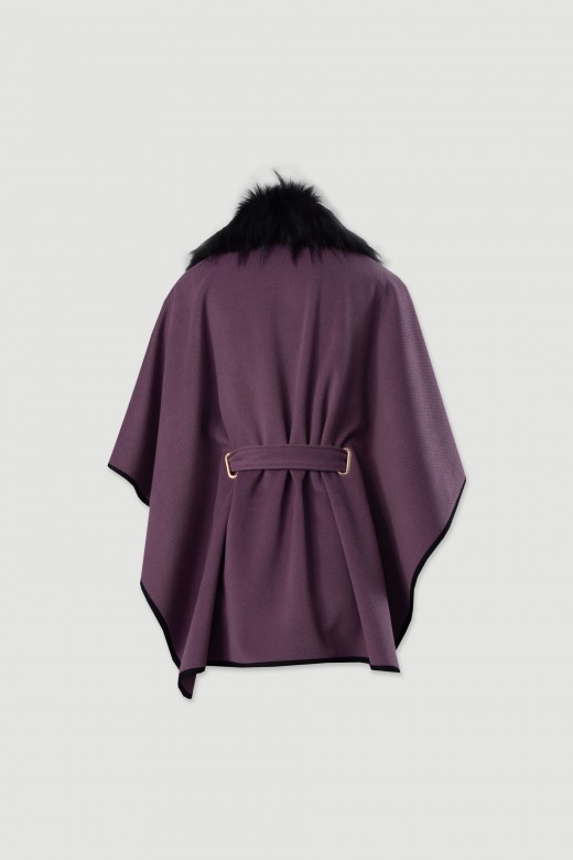 Capa con cuello de pelo sintético Capa con cuello de pelo sintético