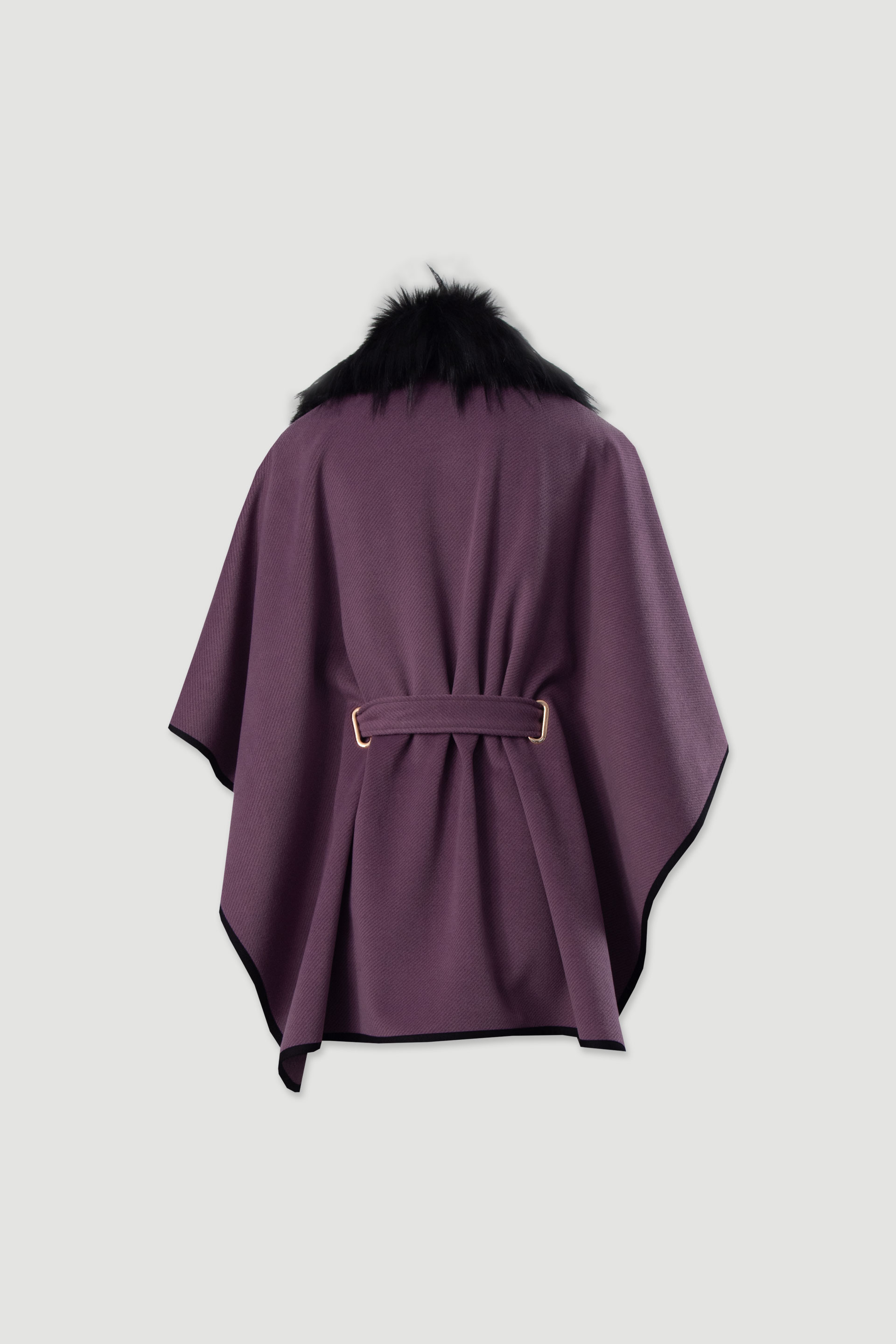 Capa con cuello de pelo sintético