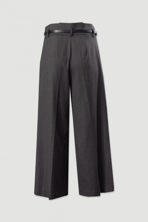Pantalones culotte con cinturón y raya diplomática Pantalones culotte con cinturón y raya diplomática