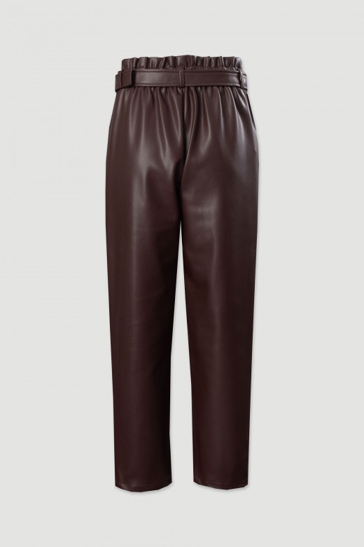Pantalón de polipiel con cinturón Pantalón de polipiel con cinturón