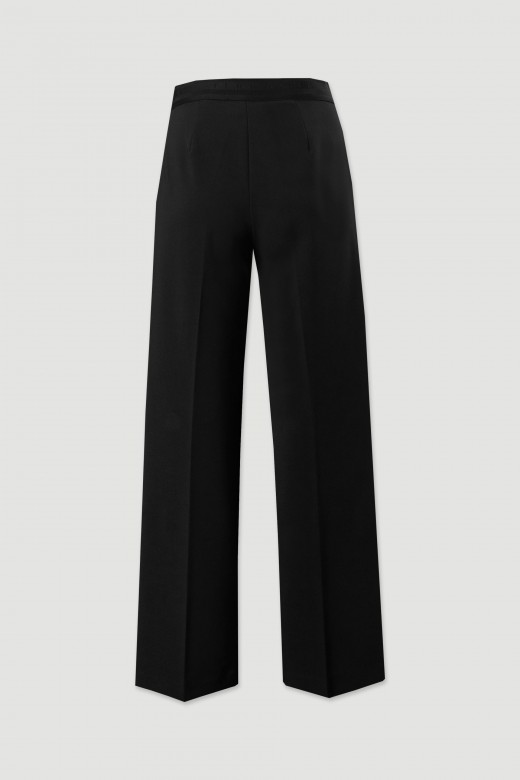 Fabric trousers with an elastic waistband Fabric trousers with an elastic waistband