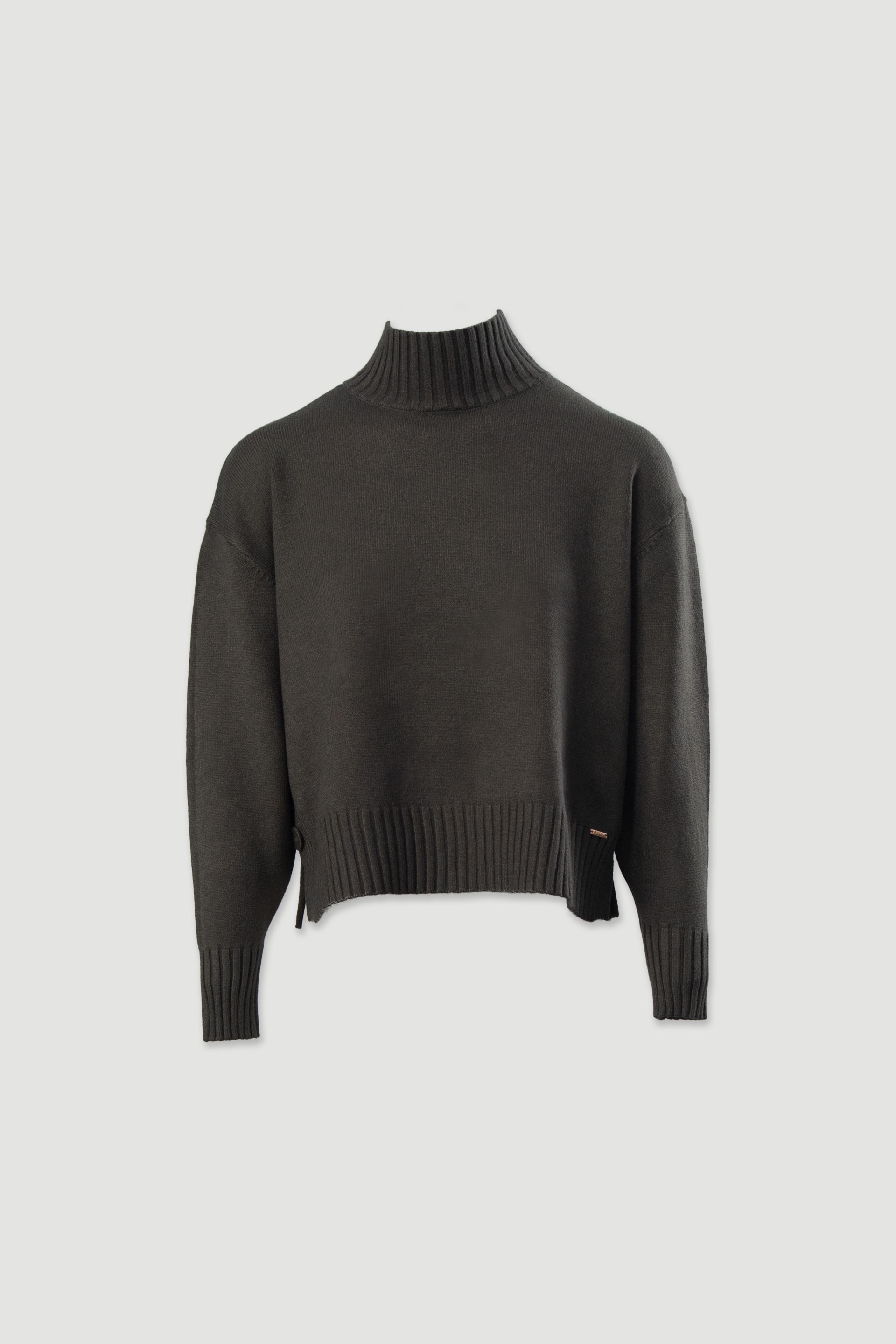 Jersey de punto con cuello alto y botones laterales