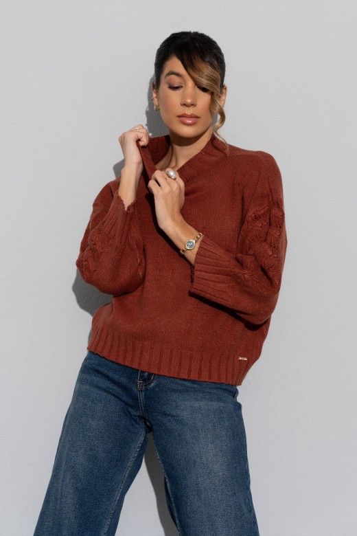 Camisola de malha com detalhe perfurado nas mangas
