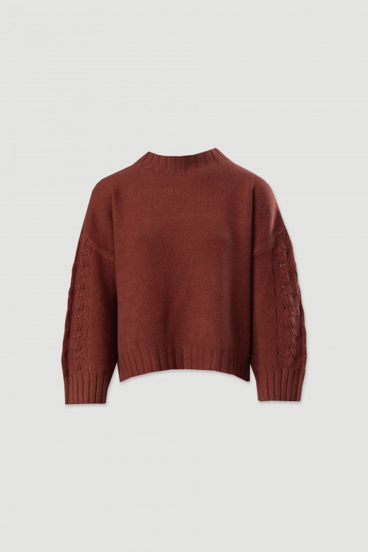 Camisola de malha com detalhe perfurado nas mangas