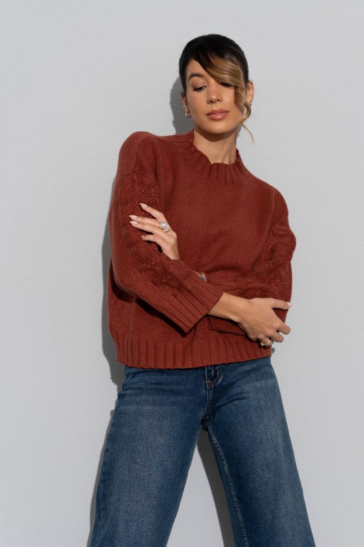 Camisola de malha com detalhe perfurado nas mangas