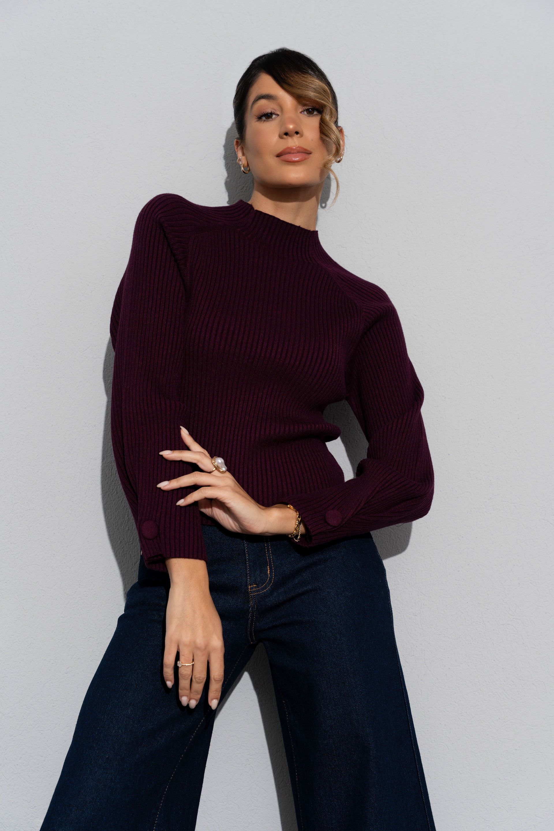 Camisola de malha canelada com botão forrado