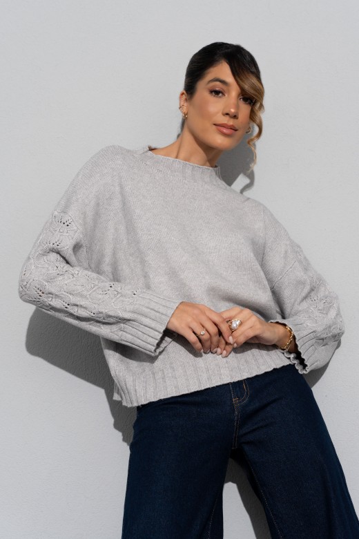 Camisola de malha com detalhe perfurado nas mangas