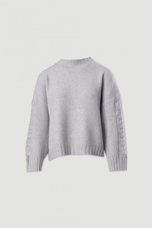 Camisola de malha com detalhe perfurado nas mangas