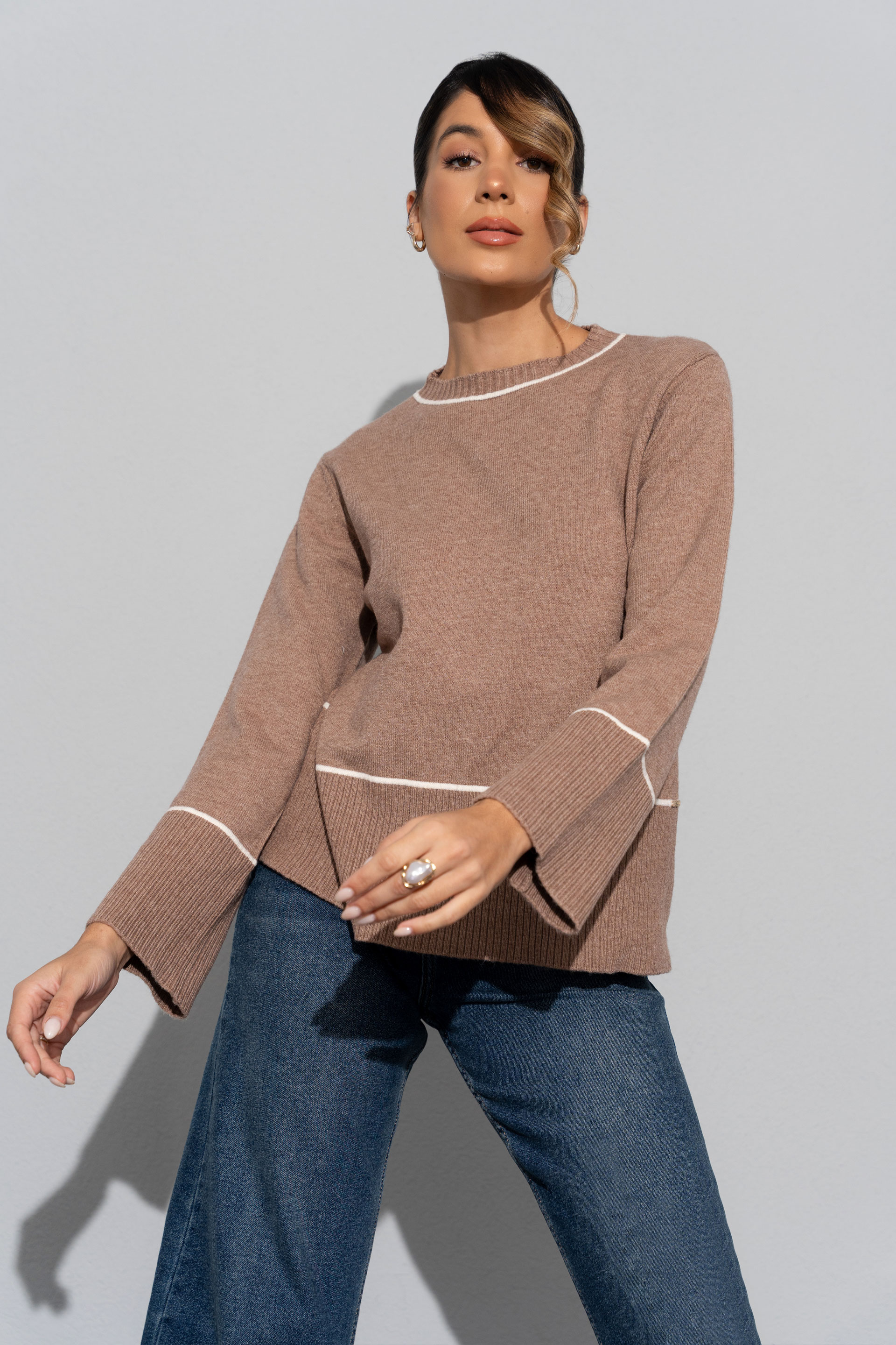 Jersey de punto con detalles de rayas en contraste