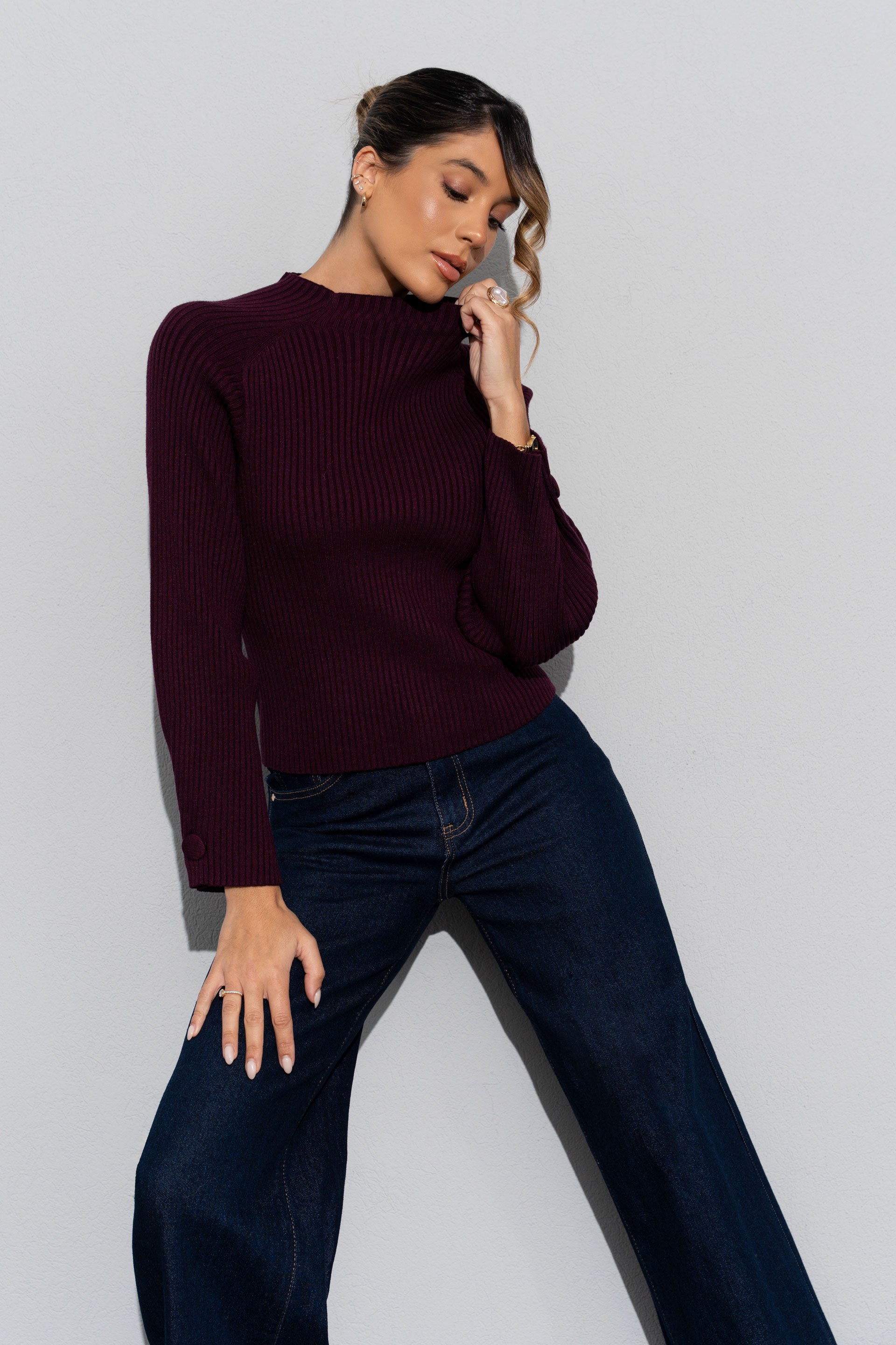 Camisola de malha canelada com botão forrado