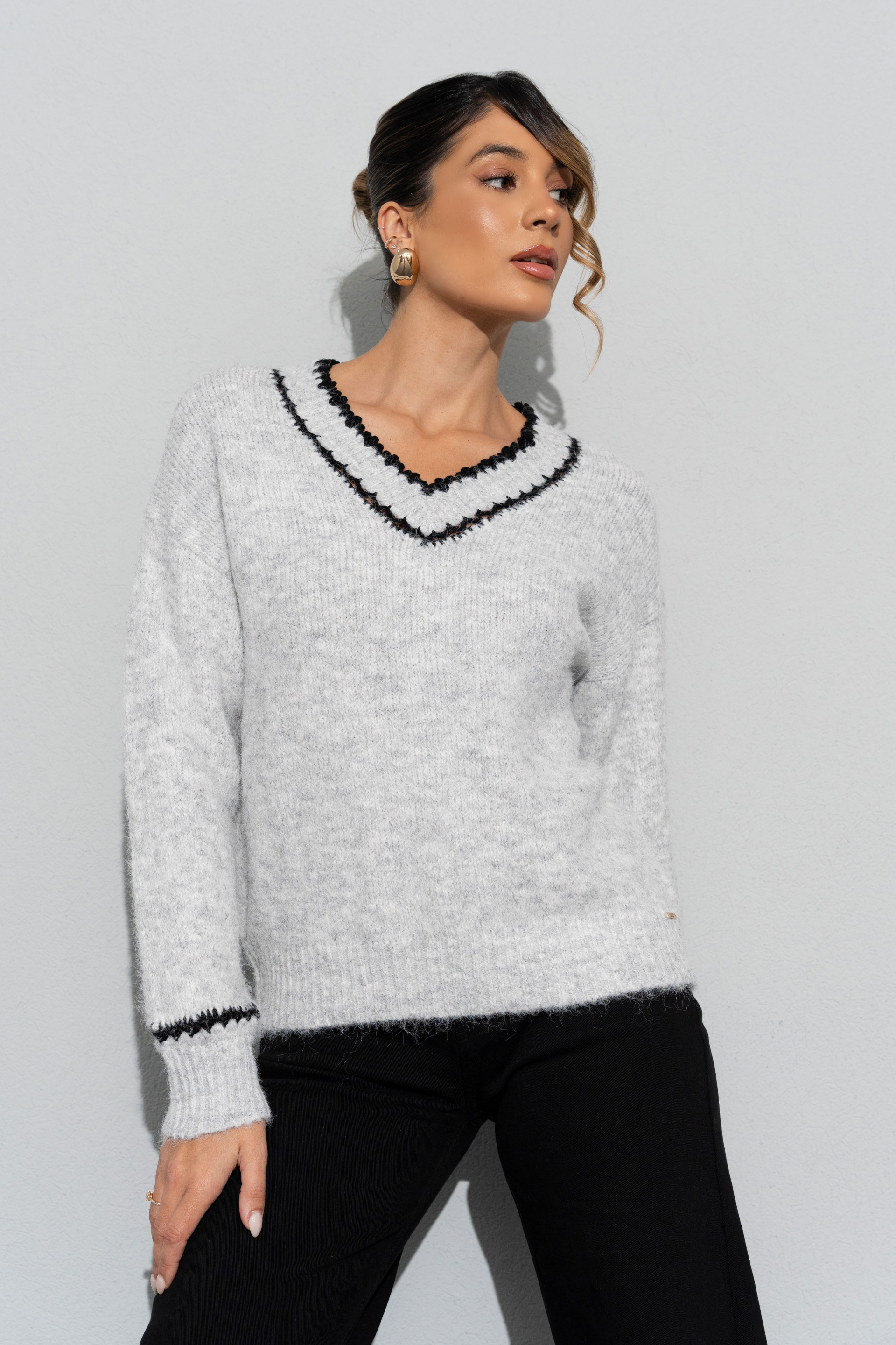 V-neck sweater with contrast trim