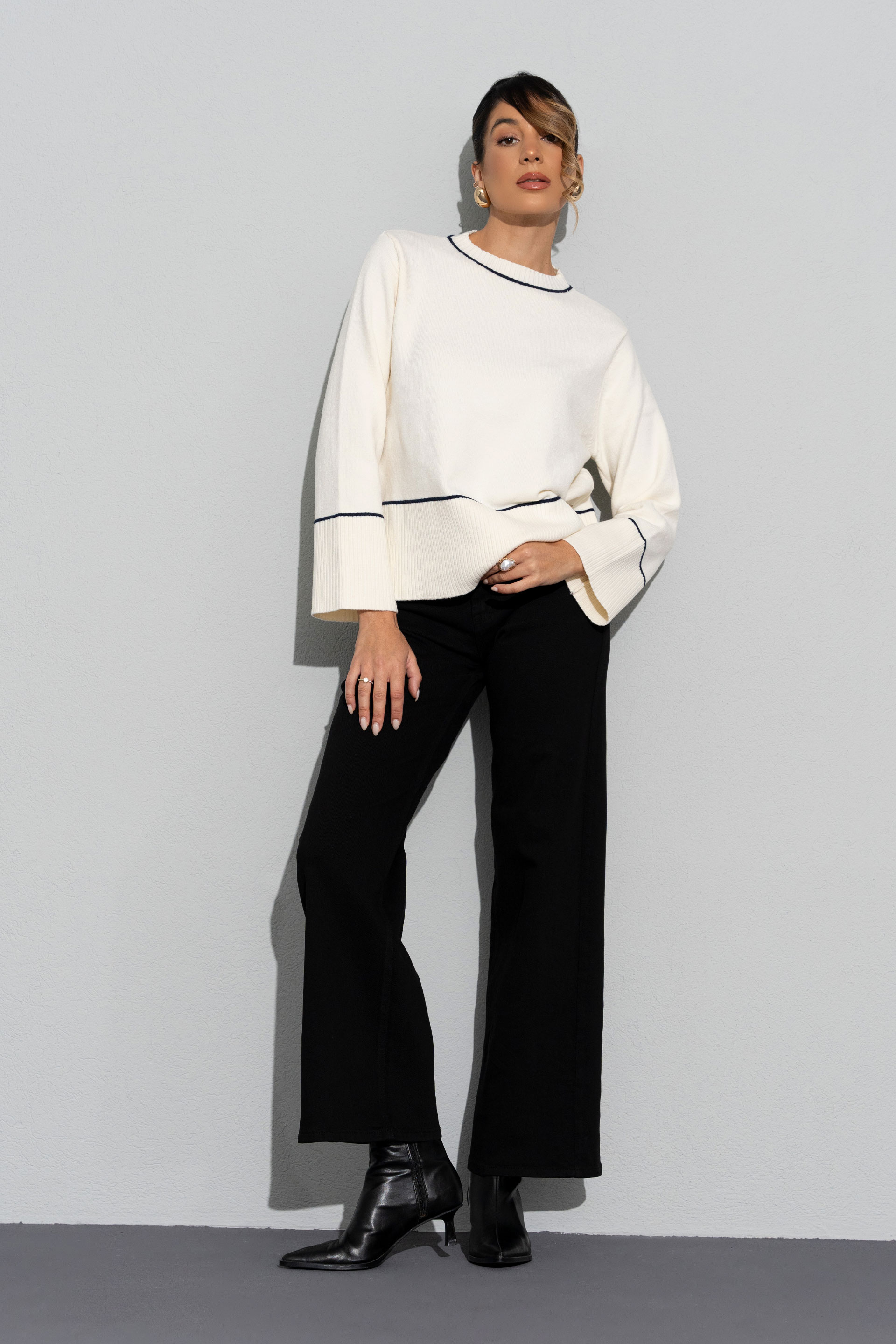 Knit sweater with contrasting stripe details