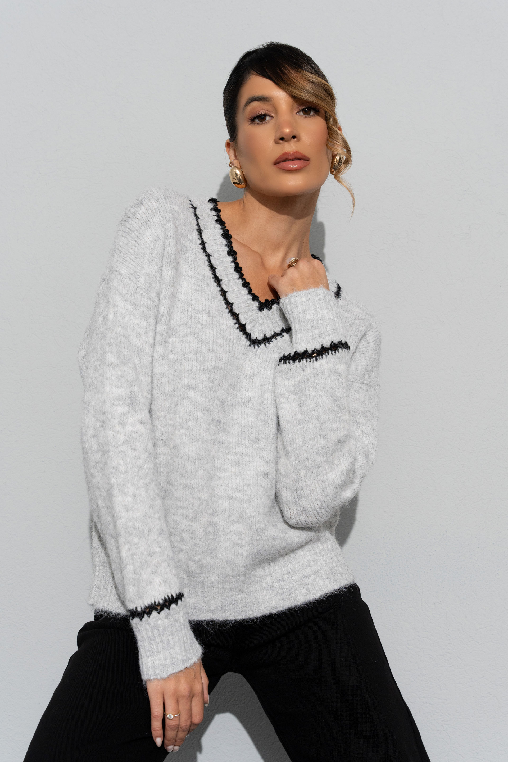 V-neck sweater with contrast trim