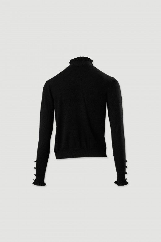 Knit sweater with wavy collar and buttons