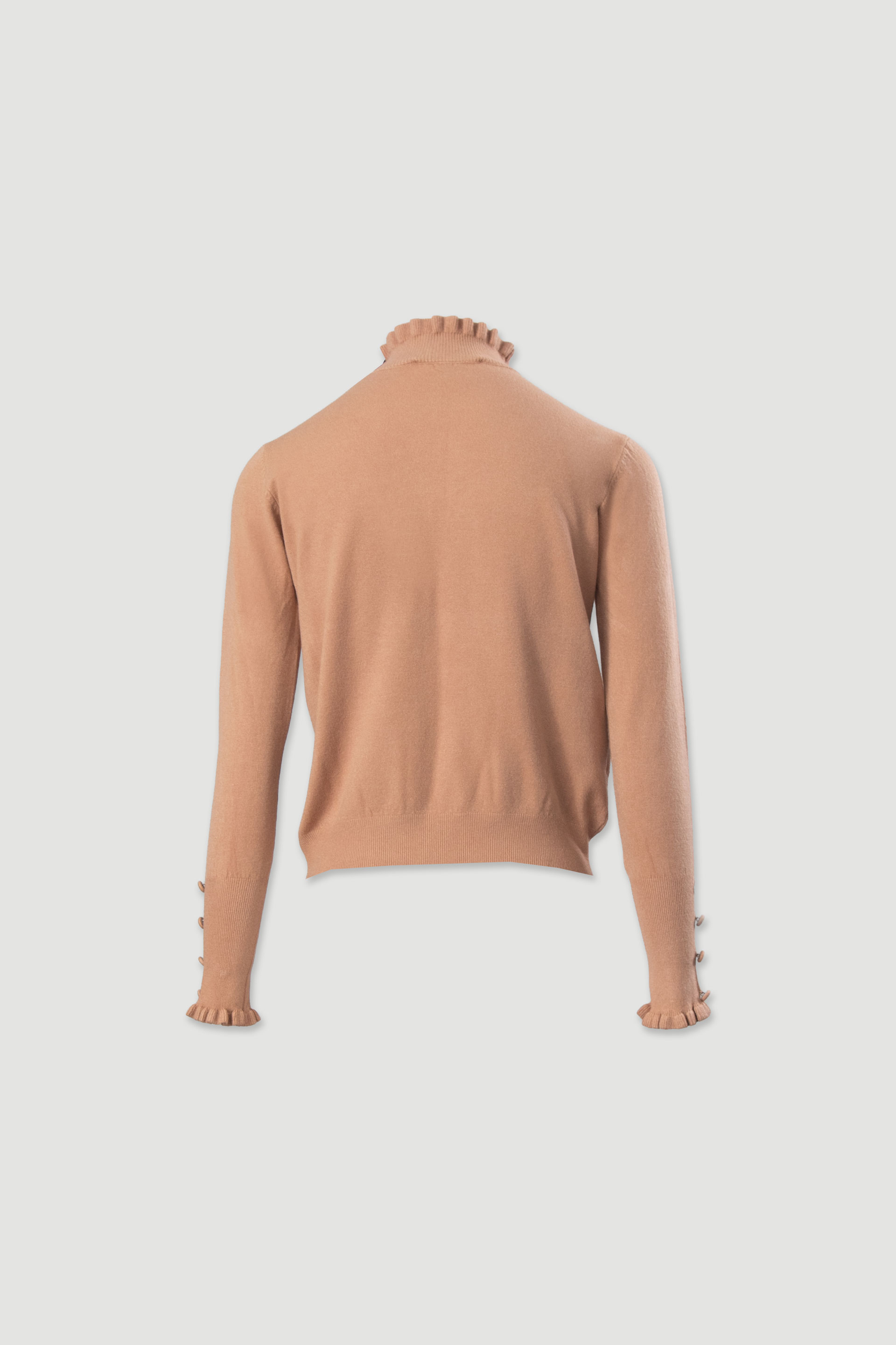 Knit sweater with wavy collar and buttons