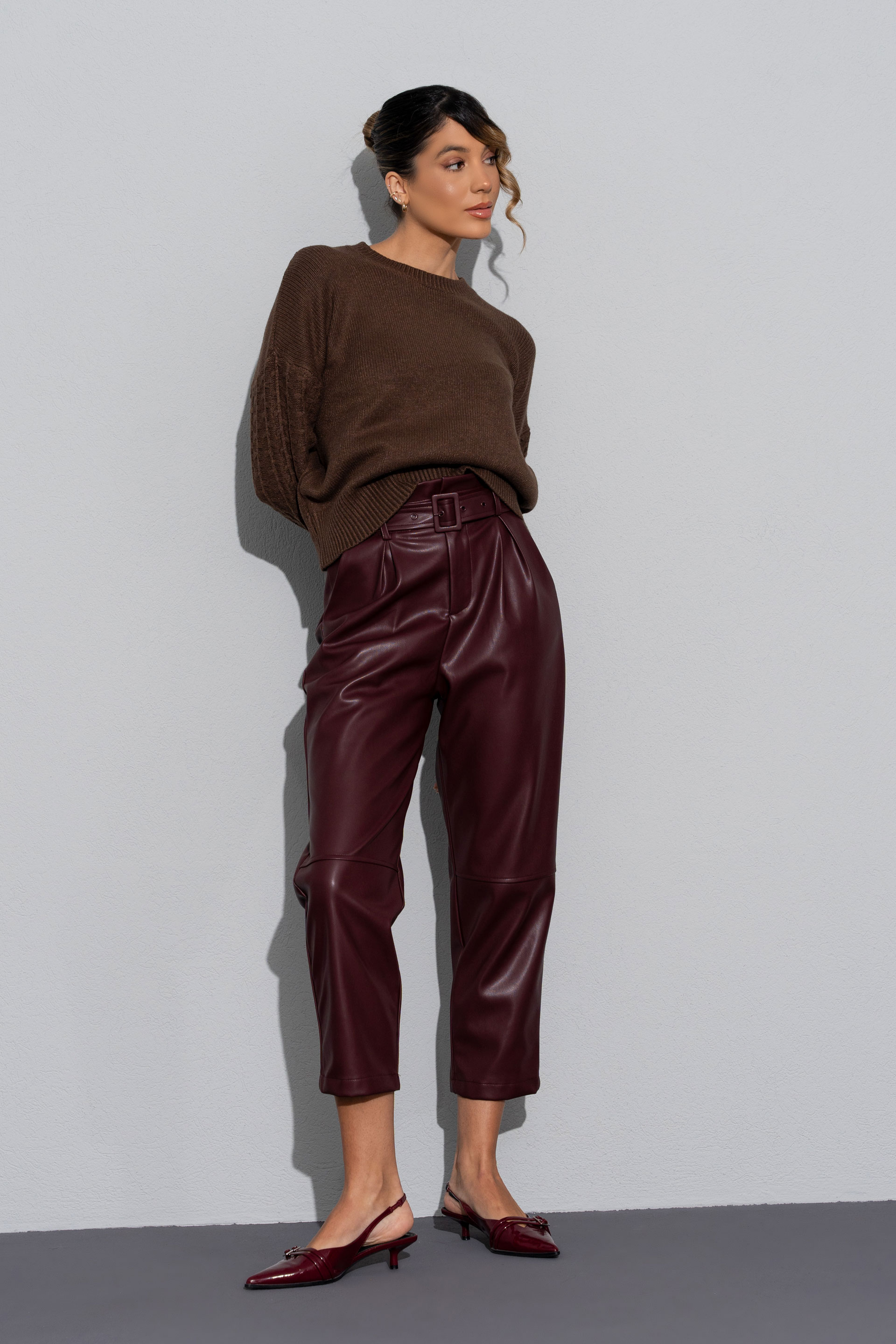 Pantalon en simili cuir avec ceinture