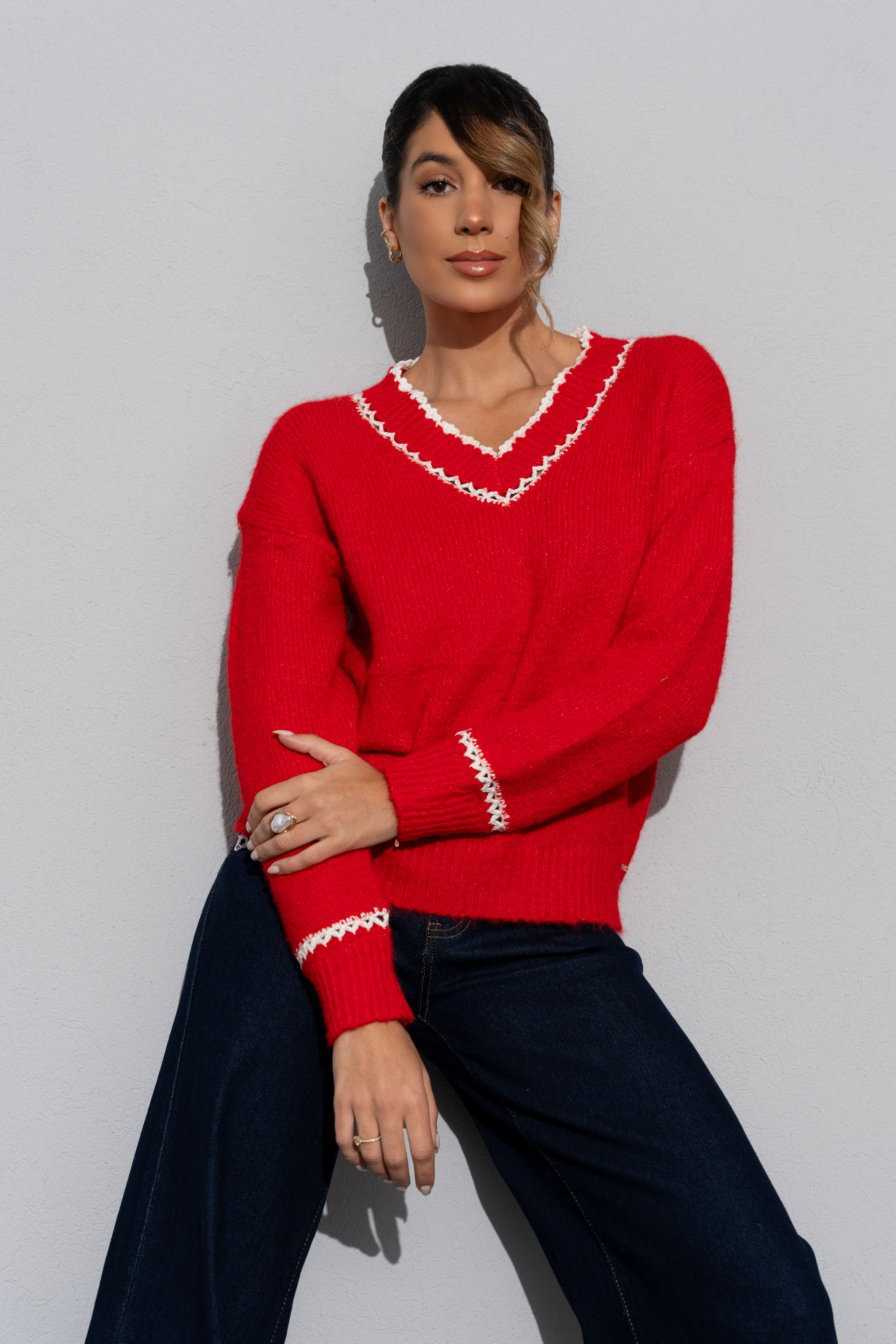 V-neck sweater with contrast trim
