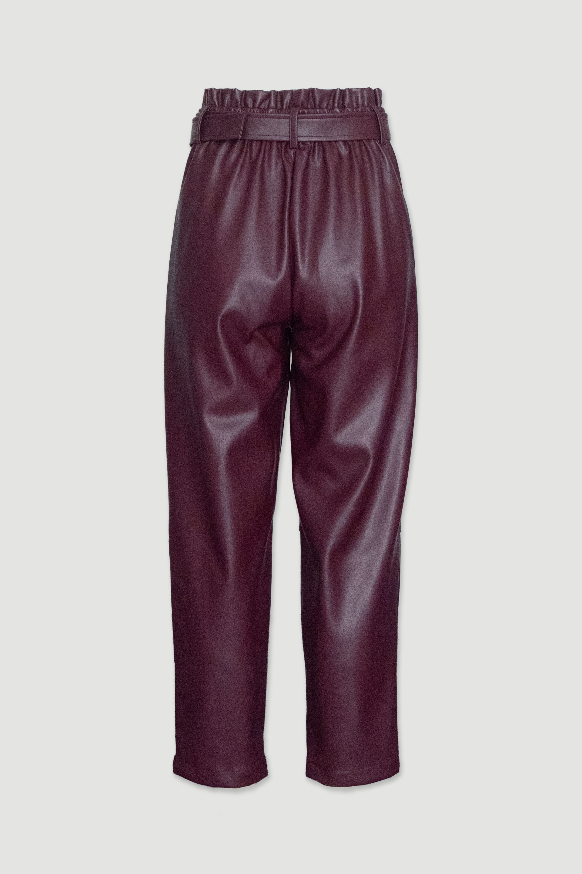 Pantalon en simili cuir avec ceinture