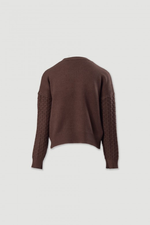 Knitted jumper with textured sleeves