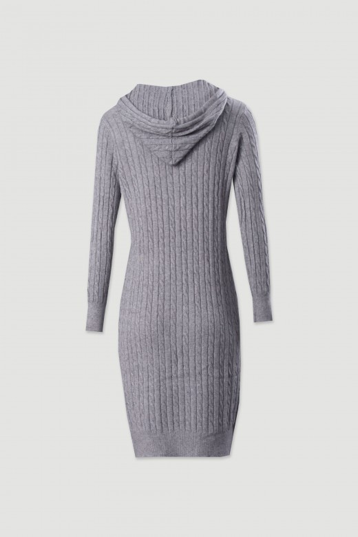 Robe en maille avec capuche et motif torsadé Robe en maille avec capuche et motif torsadé