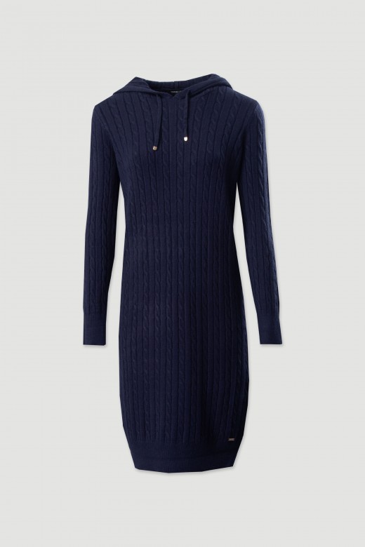 Vestido de malha com capuz e padro entranado