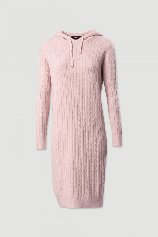 Vestido de malha com capuz e padro entranado
