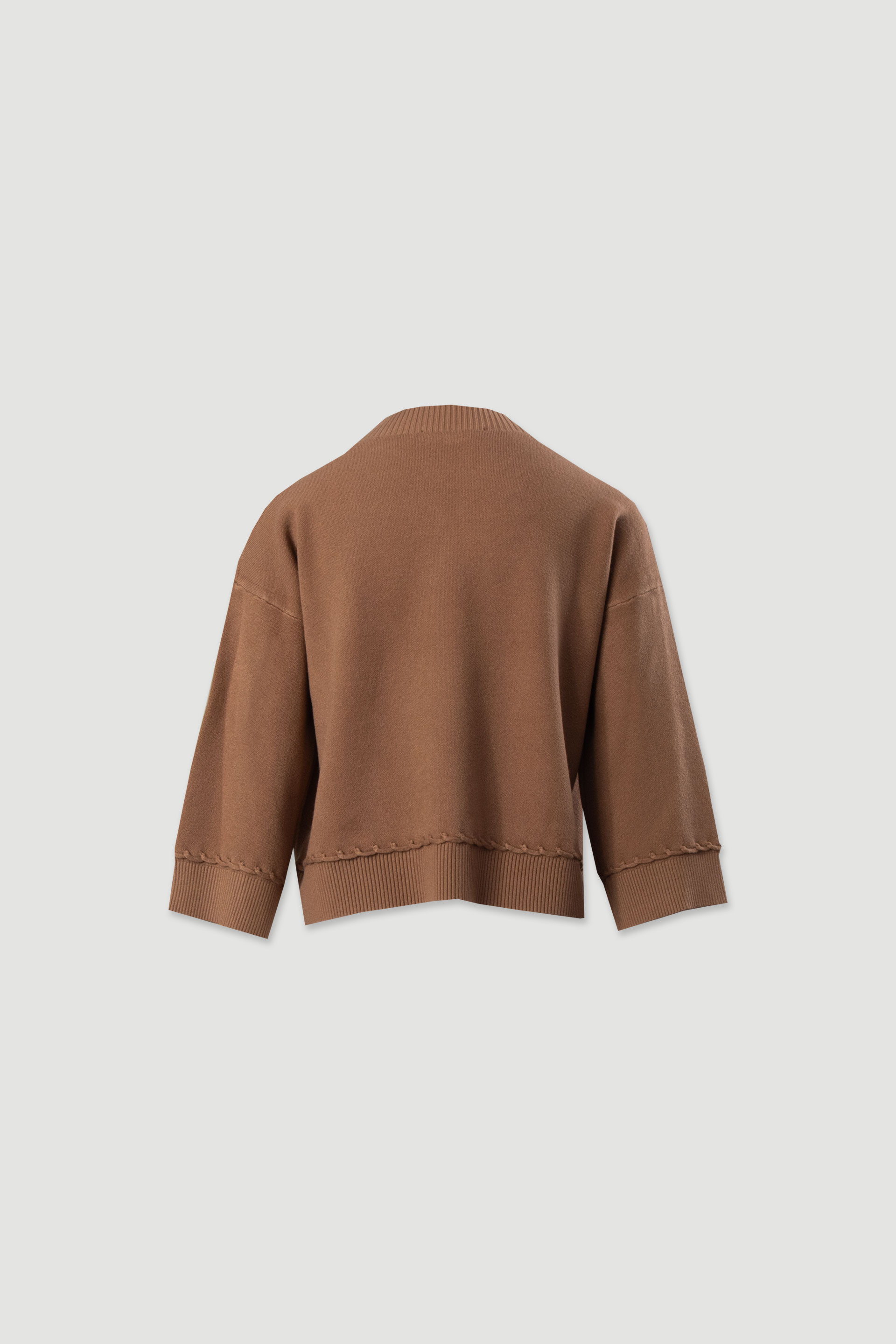 Knit sweater with 3/4