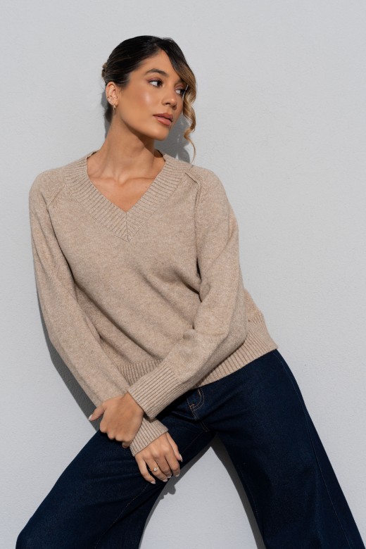 Cropped v-neck knitted jumper Cropped v-neck knitted jumper