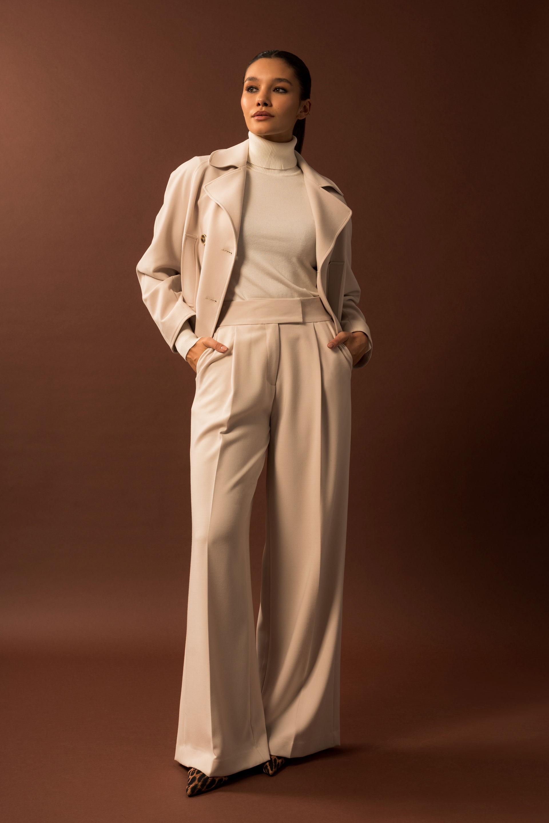 Calça clássica wide leg de cintura subida