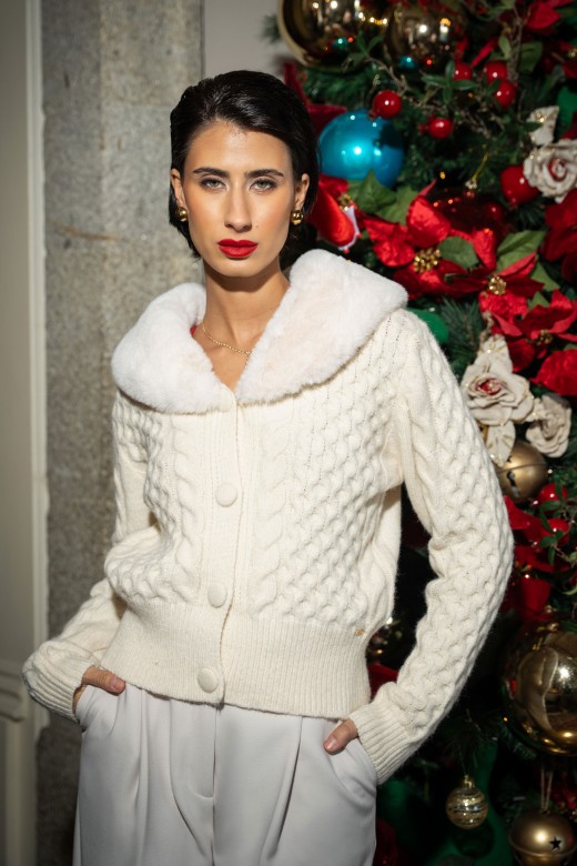 Casaco de malha com gola em pêlo Casaco de malha com gola em pêlo